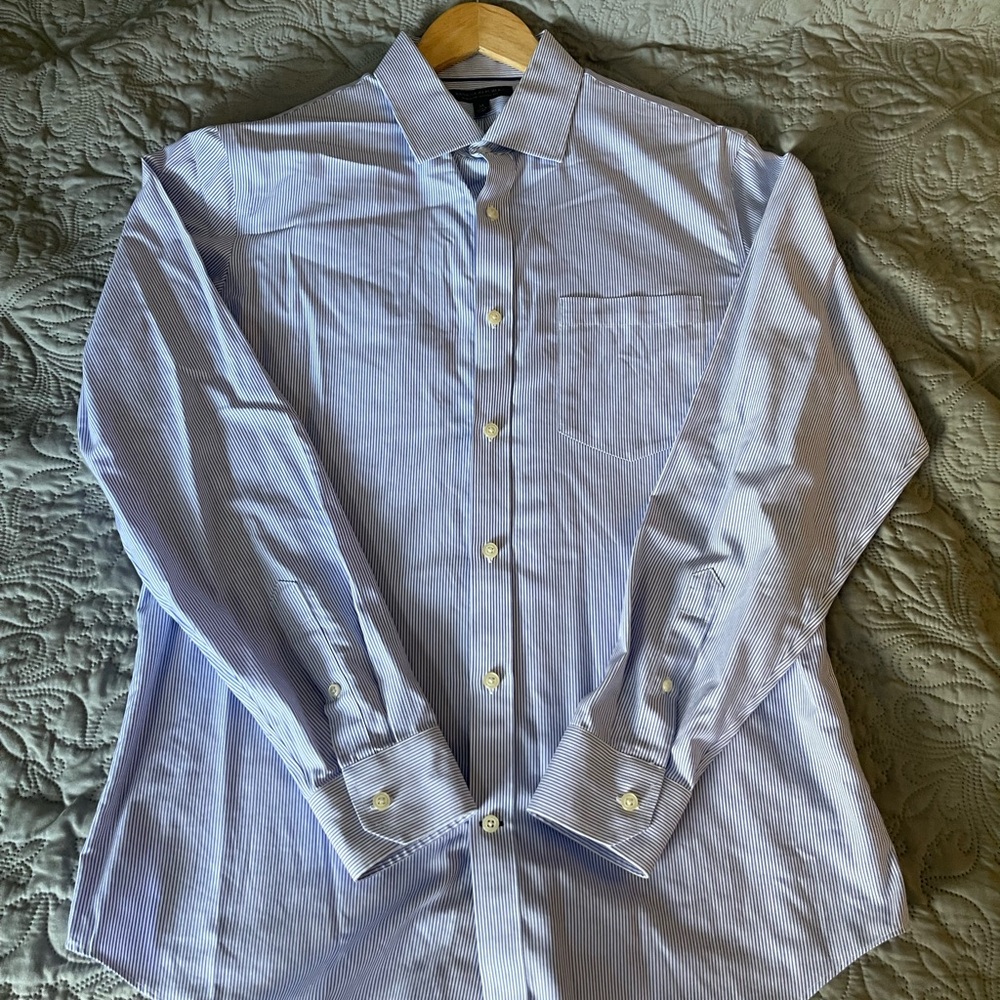 Banana Republic Men's Blue Striped Shirt Size Medium